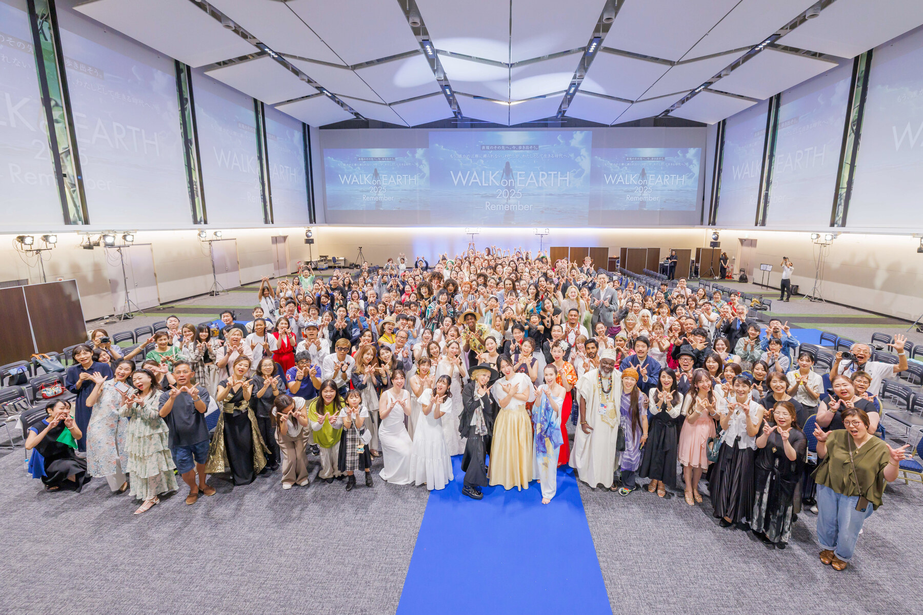 大ホールでのイベント集合写真